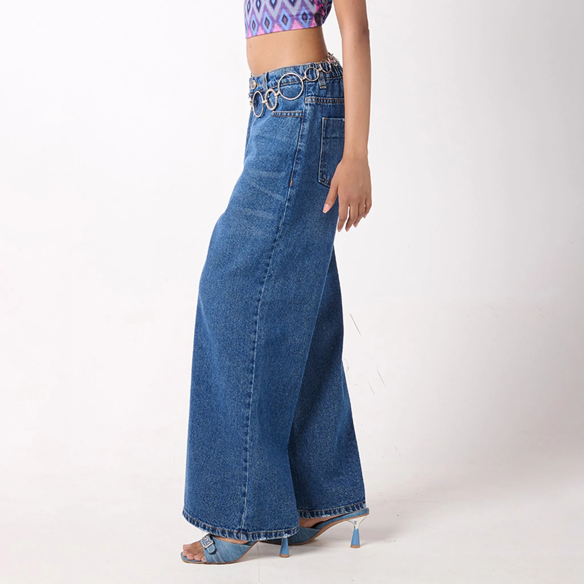 Baggy Jeans & Ruffle Crop Top