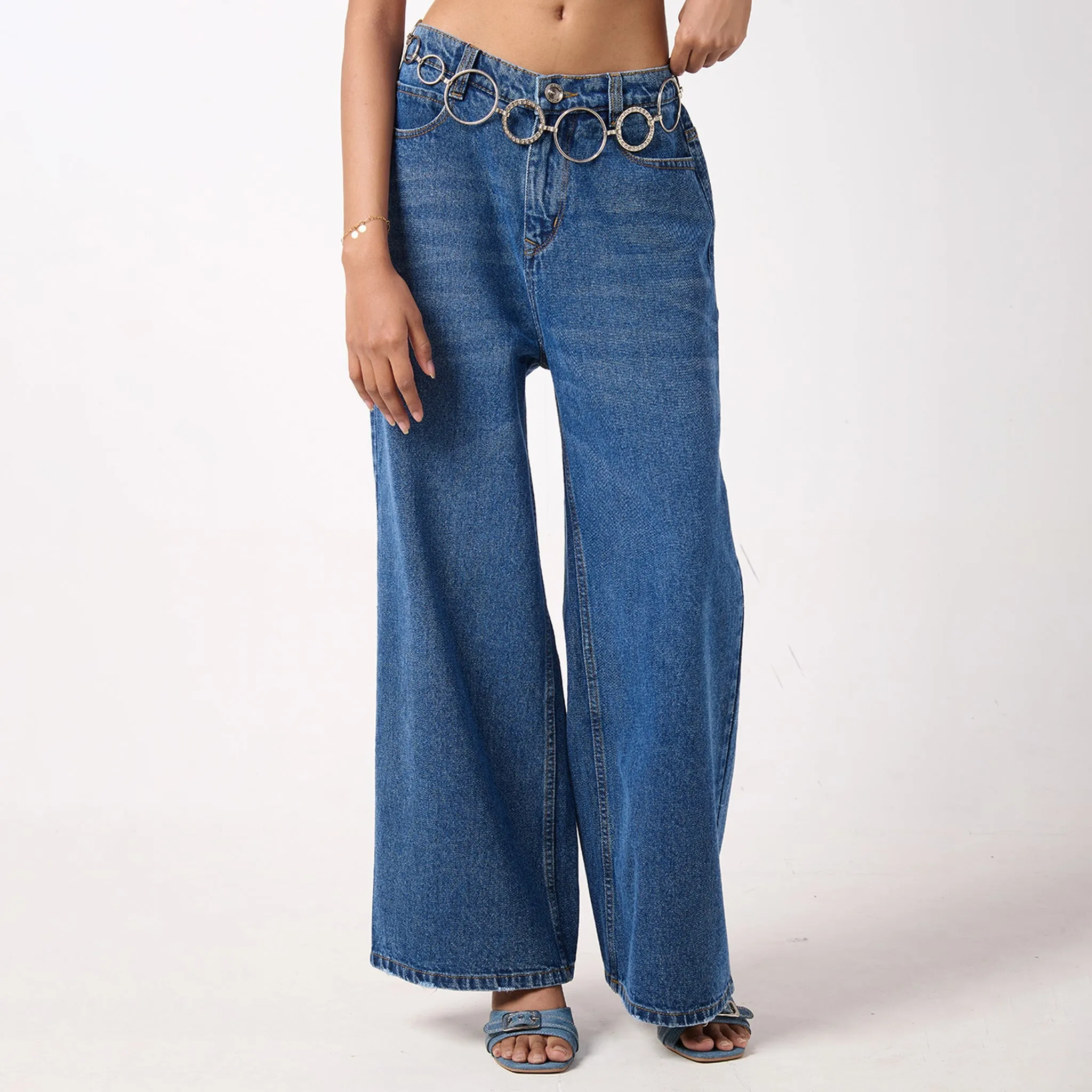 Baggy Jeans & Ruffle Crop Top