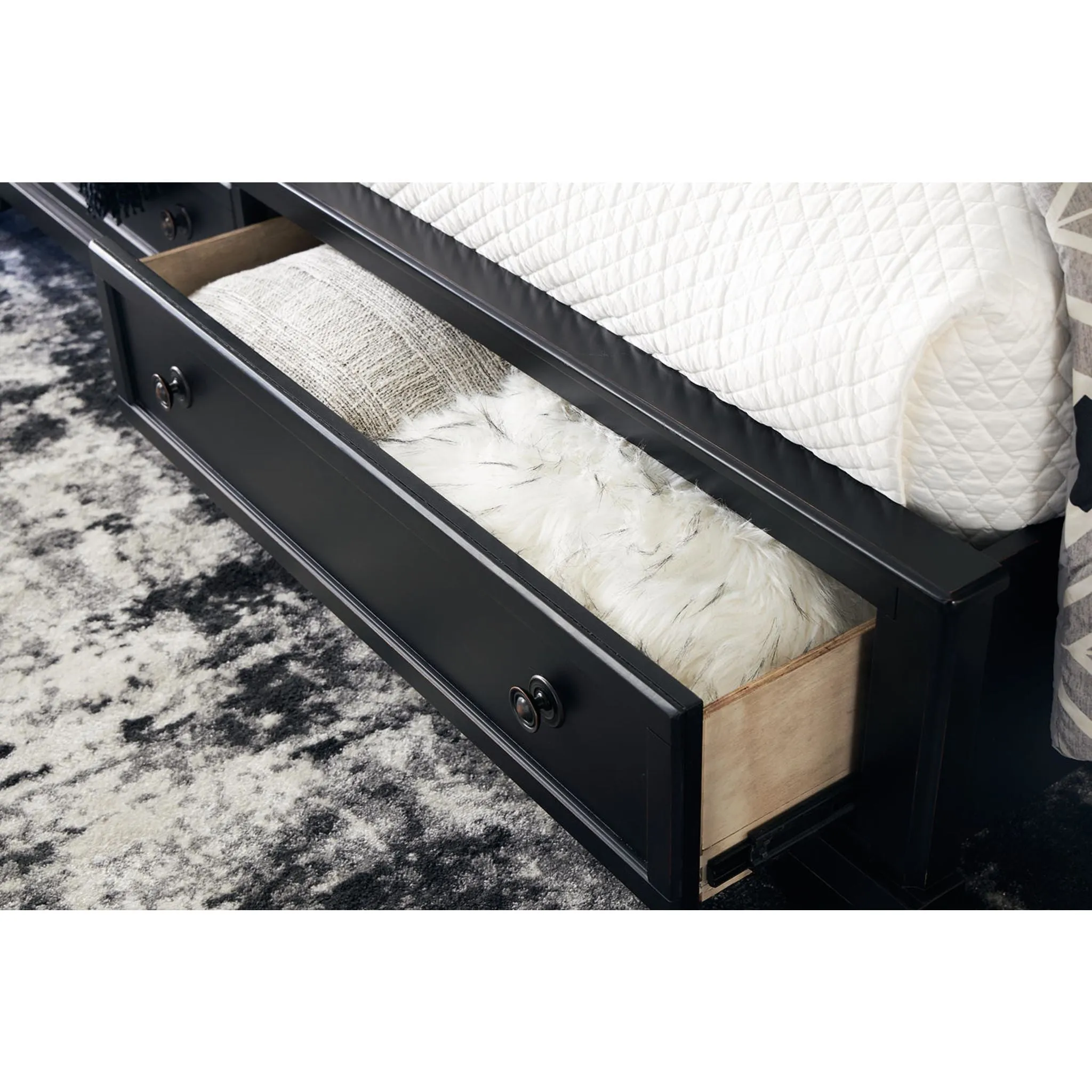 Chylanta Queen Storage Bed - Black